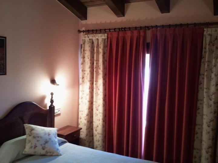 Hostal De La Rovira Oix Szoba fotó