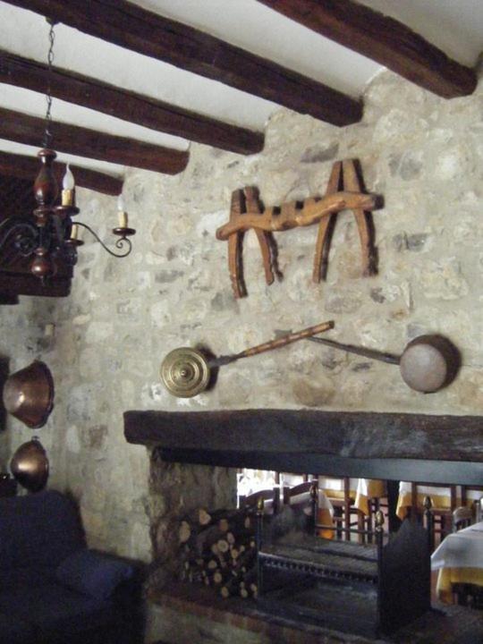 Hostal De La Rovira Oix Kültér fotó